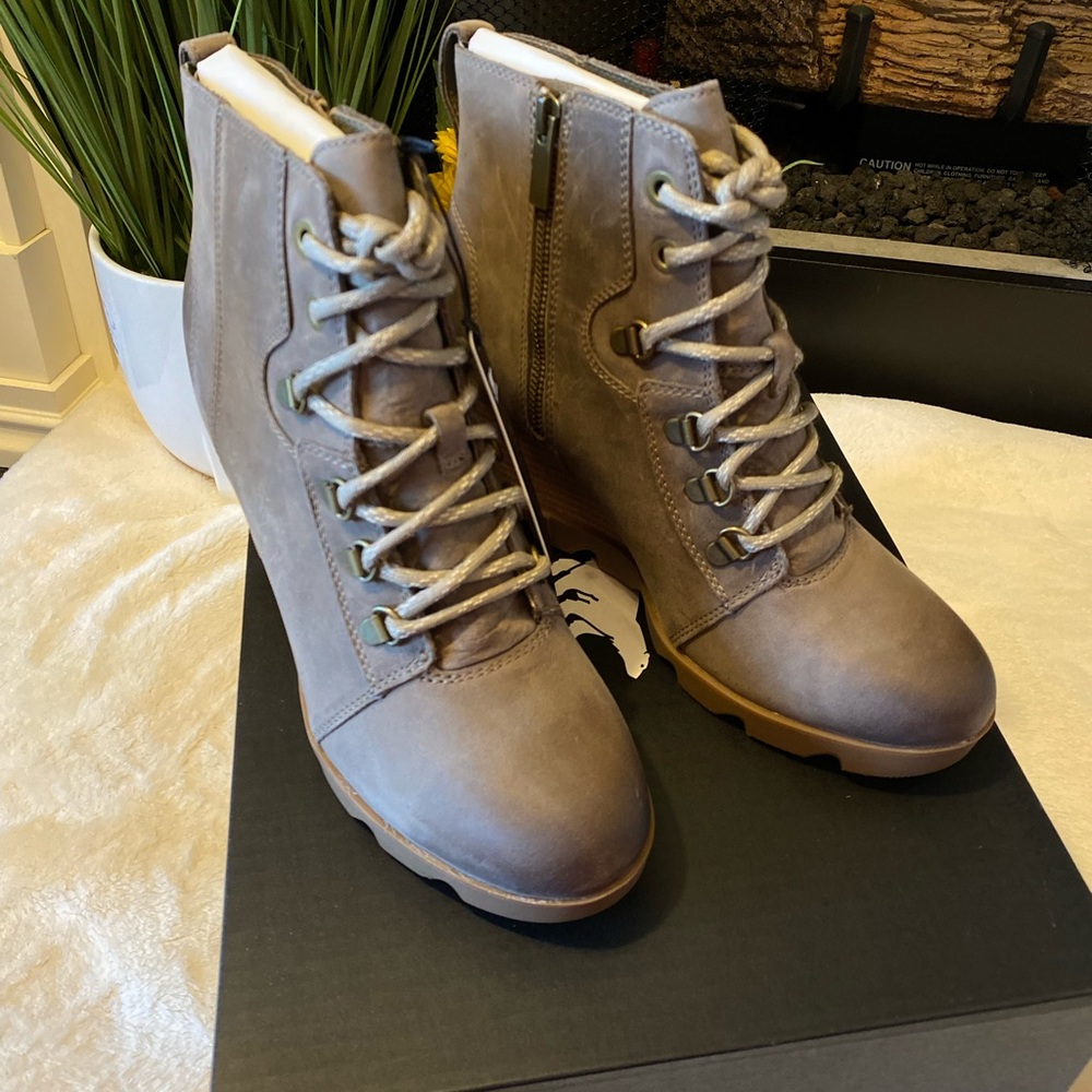 ✨NEW✨Sorel Joan Uptown Waterproof Wedge Bootie